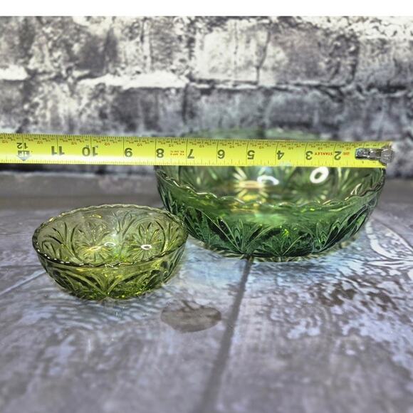 Vintage Anchor Hocking Starburst Pattern Set of 2 Green Serving Bowls - Picture 4 of 4